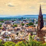 Panorama von Freiburg im Breisgau mit Freiburger Münster, Einsatzgebiet von Weiss Krandienstleistungen